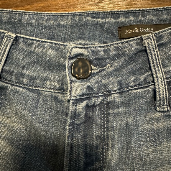 Black Orchid women’s jeans shorts (size 27) - Picture 3 of 5